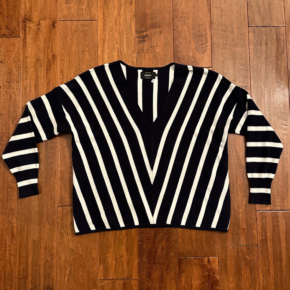 ASOS Only Navy and White V Neck Striped Sweater Sz Small